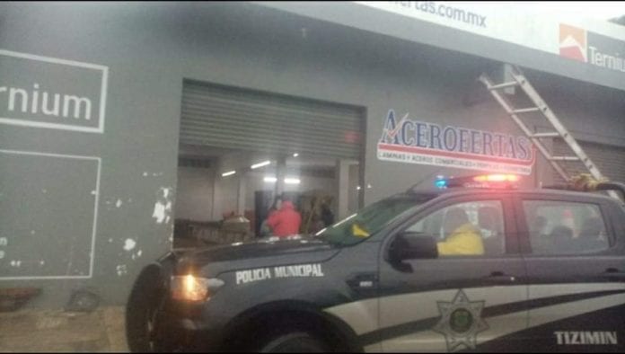 De que hay jefes ingratos los hay, pero no solo eso, también existen algunos que violan los derechos laborales de sus empleados sin importarles que arriesguen su vida con tal de sacar el trabajo que ellos quieren a toda costa. Este fue el caso de una trabajadora que denunció en redes sociales, que la despidieron por no ir a trabajar durante el paso de 