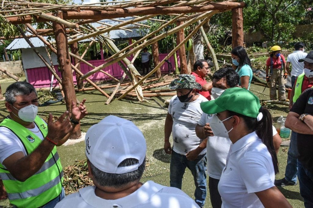 “Seguiremos insistiendo ante la empresa para que la energía eléctrica regrese pronto a Leona Vicario”, indicó la Presidenta Municipal.