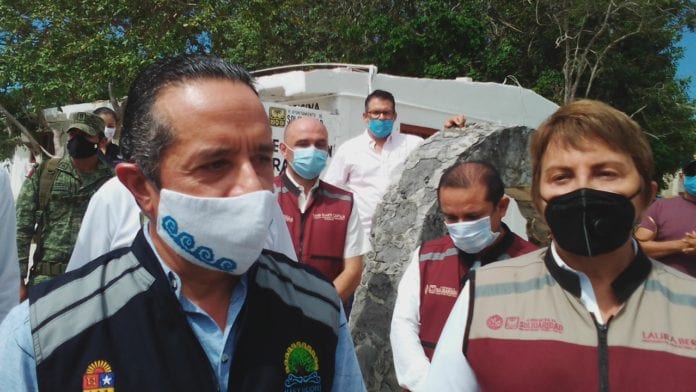 Foto: El gobernador Carlos Joaquín, acompañado por la alcaldesa de Solidaridad, Laura Beristain.