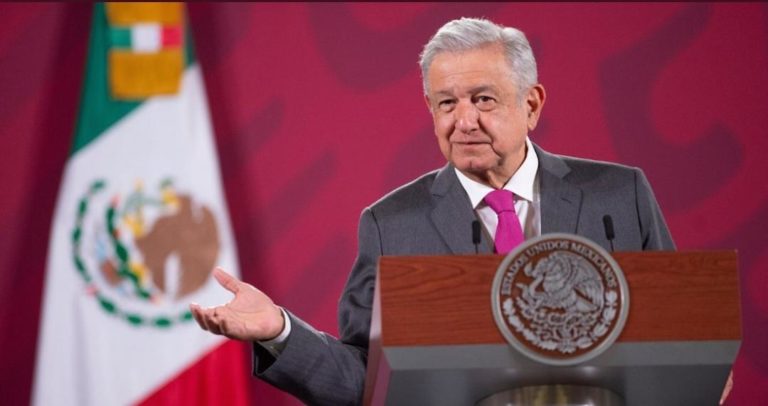 Pide AMLO a FRENAAA que no se adueñe del Zócalo de la Cdmx