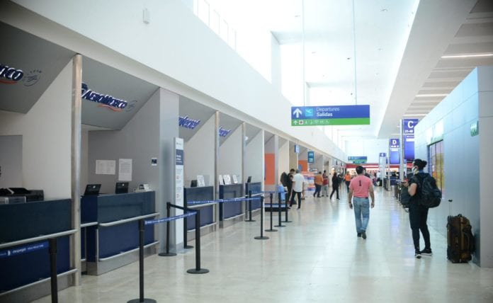 Durante toda la mañana y parte de la tarde, todo turista que intentaba ingresar al Aeropuerto Internacional de Cancún era rechazado por elementos de la Guardia Nacional, quienes tenían el acceso cerrado, y desvían a los vehículos. Sin embargo, las actividades finalmente fueron reanudadas a las 3 de la tarde.