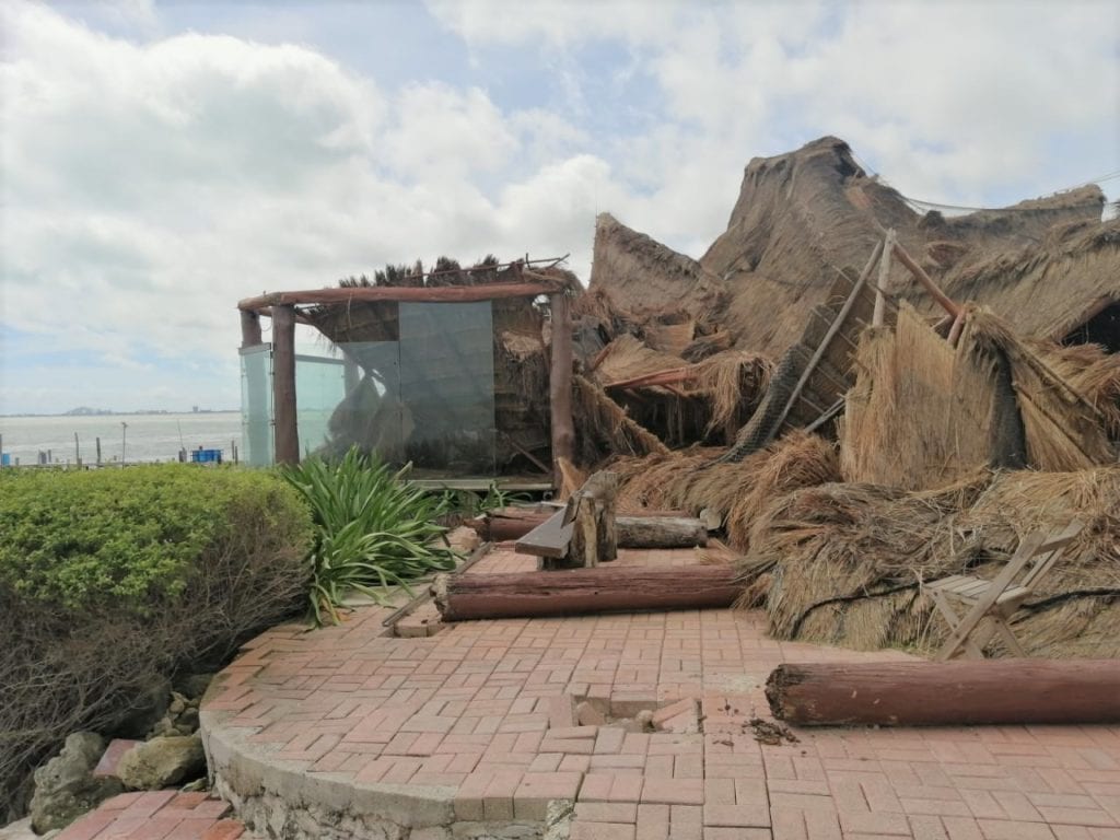 Circula en redes sociales un video donde se observa el colapso de la Iglesia María Estrella del Mar ubicada en la carretera de Punta Sam.