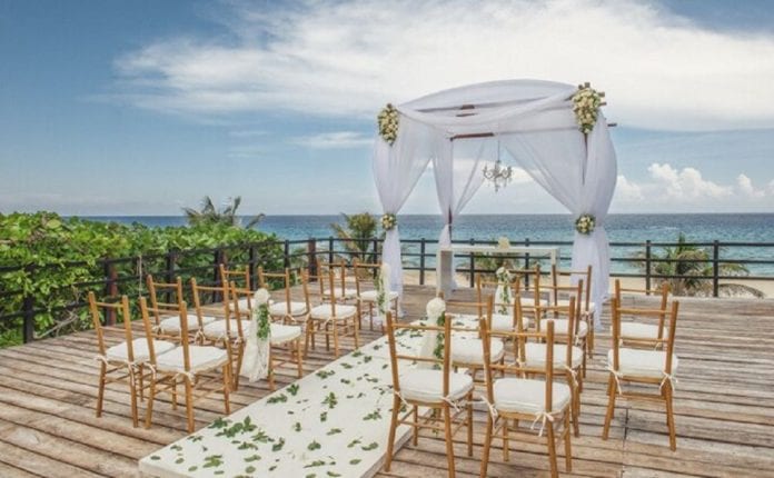 En unas dos semanas, el gobierno de Quintana Roo ya podrá hacer anuncios de eventos y convenciones en el estado, como parte del proceso de recuperación económica, pero el sector de bodas sigue pendiente, al no existir todavía protocolos para estas ceremonias, indicó la secretaria estatal de Turismo, Marisol Vanegas Pérez.