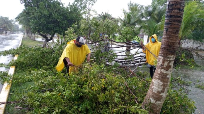 Con trabajo en equipo atendimos la contingencia climatológica que significó la tormenta tropical “Gamma” en Puerto Morelos, comentó la alcaldesa Laura Fernández Piña, quien destacó la coordinación con el Gobierno del Estado y diversas instituciones de la Federación, así como la cultura de prevención de la ciudadanía para tener saldo blanco.
