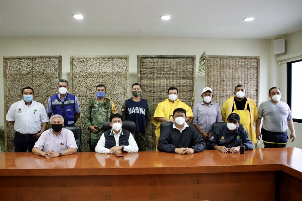 Al respecto, el acalde de Tulum, Víctor amas, quien encabeza este Comité informó: "Seguimos pendientes de las necesidades de Tulum por el paso de la tormenta Gamma. A través del Comité Operativo Especializado en Caso de Fenómenos Hidrometeorológicos trabajamos los tres niveles de gobierno para atender esta contingencia".