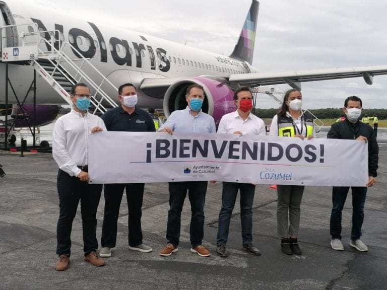 Hoy arribó a la isla el primer vuelo de la ruta Ciudad de México-Cozumel de Volaris, suspendido desde hace cerca de medio año debido a la actual pandemia. En los próximos días y meses se espera el arribo de más vuelos procedentes de Estados Unidos y Canadá.