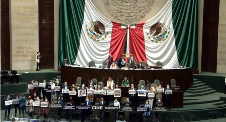 Diputados de oposición frenan desaparición de 109 fideicomisos; por ahora