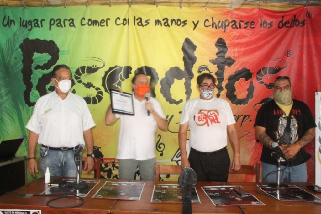 colecta de llaves para busto de Alex Lora