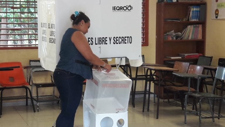 Para las elecciones del año próximo, los partidos políticos estarán obligados a integrar un cierto número de candidatos jóvenes y de candidatos indígenas, en las planillas que inscriben para la renovación de los ayuntamientos, de acuerdo a lo determinado hoy por el Instituto Electoral de Quintana Roo (Ieqroo).