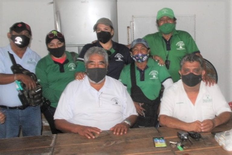 El presidente de la Unión de Tianguis y Comerciantes Ambulantes de Quintana Roo, conocidos popularmente como los “tianguistas verdes”, Melitón Ortega García, ya sostiene negociaciones con varios partidos, para ofrecer el voto de su gremio, aunque a cambio pedirá una candidatura.