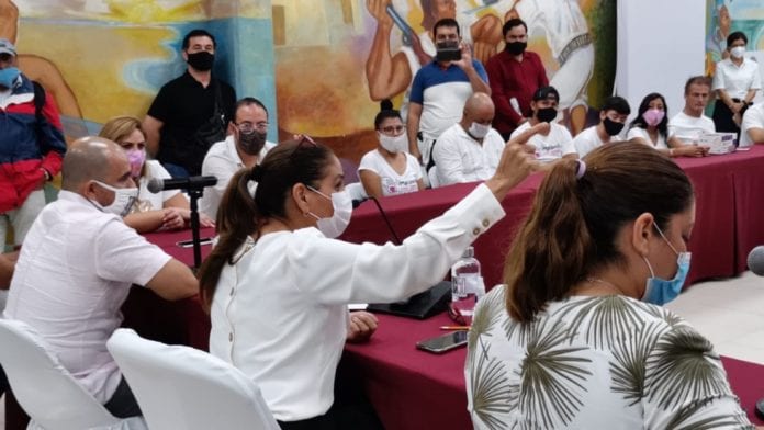 “No vamos a permitir que el caso de Alexis, y todos los demás, queden impunes y tampoco podemos permitir que se vuelvan a repetir los hechos lamentables del pasado lunes”, señaló la Presidente Municipal de Benito Juárez, Mara Lezama, al recibir la tarde de este miércoles a un grupo de manifestantes del movimiento 7:11, quienes se movilizaron pacíficamente frente al Palacio Municipal en honor de todas y todos los que han sido víctimas de violencia en Cancún.