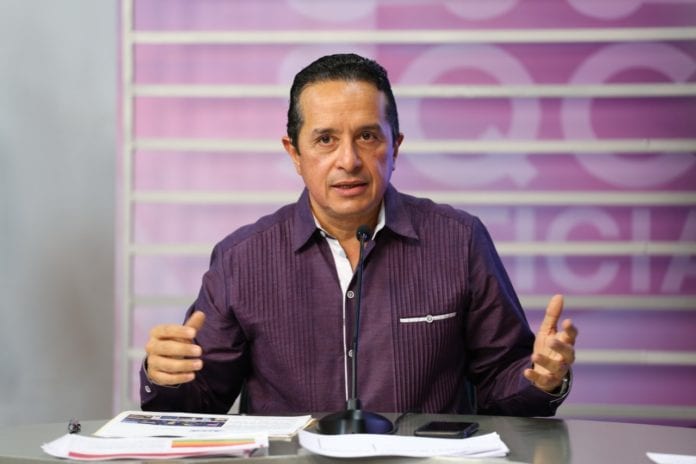 El gobernador Carlos Joaquín expresó que Quintana Roo trabaja en su recuperación económica y es necesario cumplir y aplicar con disciplina los protocolos sanitarios para lograr el equilibrio en el cuidado de la salud y avanzar en el semáforo epidemiológico hacia el color verde.