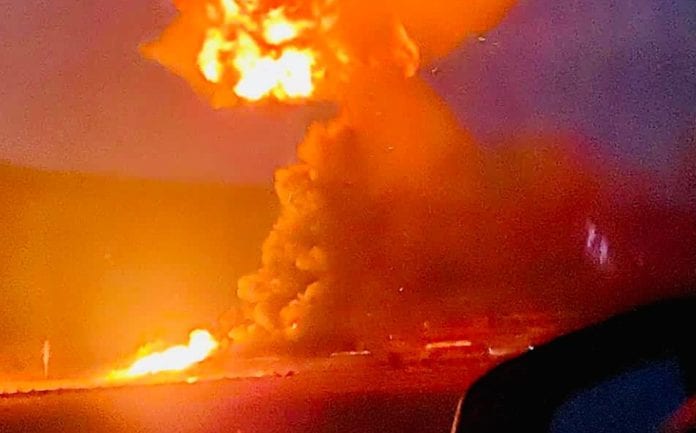 Esta noche se registra un incendio suscitado por una explosión de una gasera en Apan, Hidalgo.