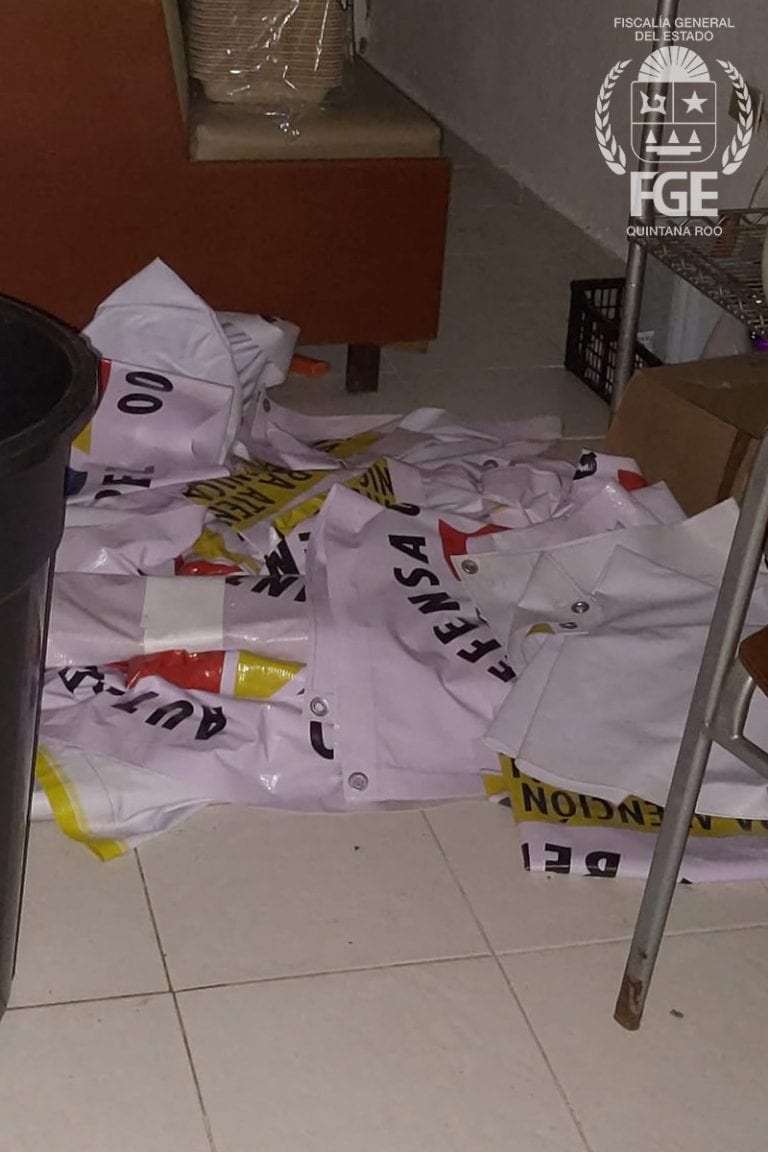 En repetidas ocasiones y de forma abierta, el empresario playense Carlos Mimenza Novelo afirmaba financiar a supuestos ‘Autodefensas de Quintana Roo’ en Cancún, las que hoy sabemos que eran una fachada para la operación de presuntos sicarios, cuya base era un restaurante que ya había sido rafagueado como advertencia por un grupo rival, según informó hoy la Fiscalía General del Estado.