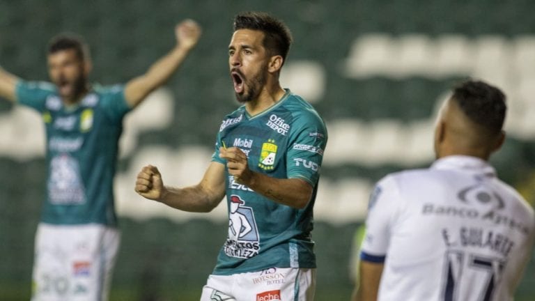 Con dos goles por cero el León se colgó una victoria frente al Puebla, con lo cual se impuso en el marcador global para avanzar a las semifinales del Guardianes 2020 de la Liga MX. 