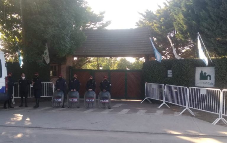 Video: Fuerte operativo para custodiar el cementerio donde reposa Maradona