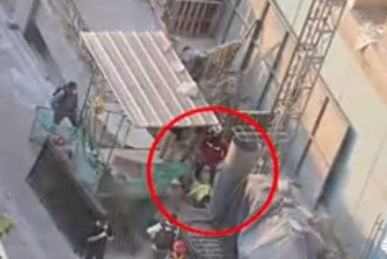 Muere trabajador en construcción, incineran su cuerpo para ocultar el accidente