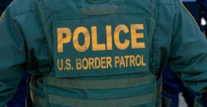 Niños migrantes fueron encerrados en jaulas en este centro, que por ahora será cerrado