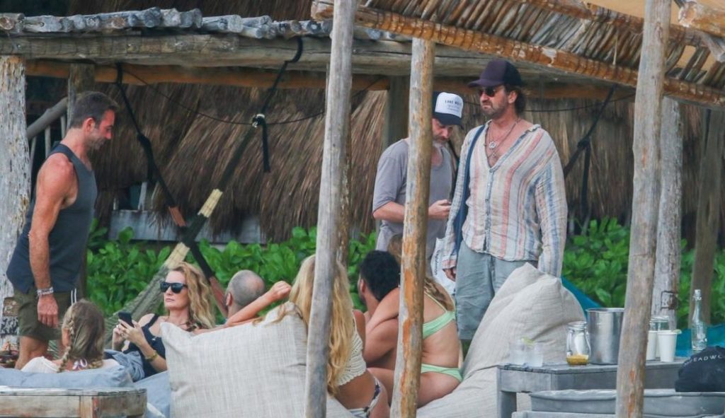 Mira las imágenes de las vacaciones de Gerard Butler en Tulum