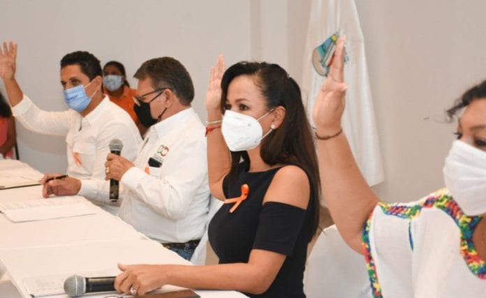 Puerto Morelos se convirtió hoy en el primer municipio de Quintana Roo en aprobar un paquete de acuerdos cuyo objetivo es combatir y erradicar la violencia contra la mujer, lo anterior en el marco de la XXXIII Sesión Extraordinaria de Cabildo, que estuvo encabezada por la presidenta municipal Laura Fernández Piña.