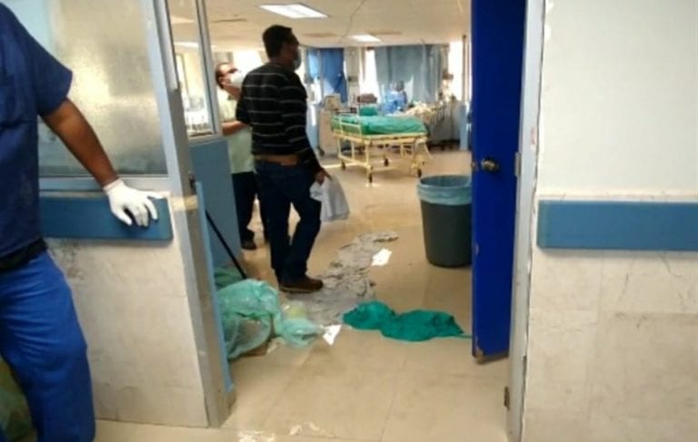 Por fuga de aguas negras, cae techo a niña internada por Covid-19 en IMSS