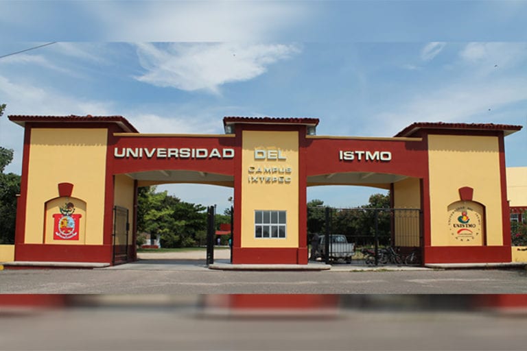 uchitán de Zaragoza.-Una profesora de universidad, fue despedida luego de que acompañara a sus alumnas a denunciar un presunto acoso sexual por parte de docentes.