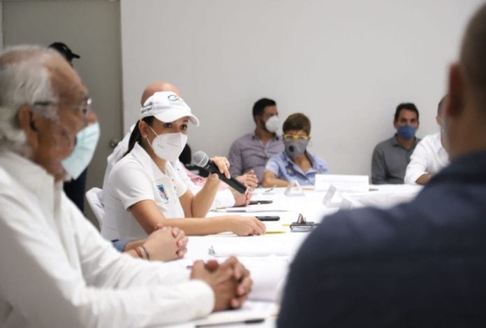 Con nuestro Programa de Desarrollo Urbano (PDU) del Centro Poblacional de Puerto Morelos 2020, que será un instrumento de planeación moderno, incluyente y sustentable que conserve y promueva la identidad del Puerto, estamos sentando las bases de un crecimiento ordenado para esta comunidad, señaló la alcaldesa Laura Fernández Piña.