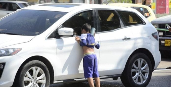 El panorama de trabajo infantil ha ido en aumento en Benito Juárez, razón por la que autoridades municipales ya iniciaron una serie de operativos para atender el problema, declaró María Jimena Pamela Laza Aguilar, secretaria ejecutiva de Sistema de Protección de Niñas, Niños y Adolescentes del Ayuntamiento.