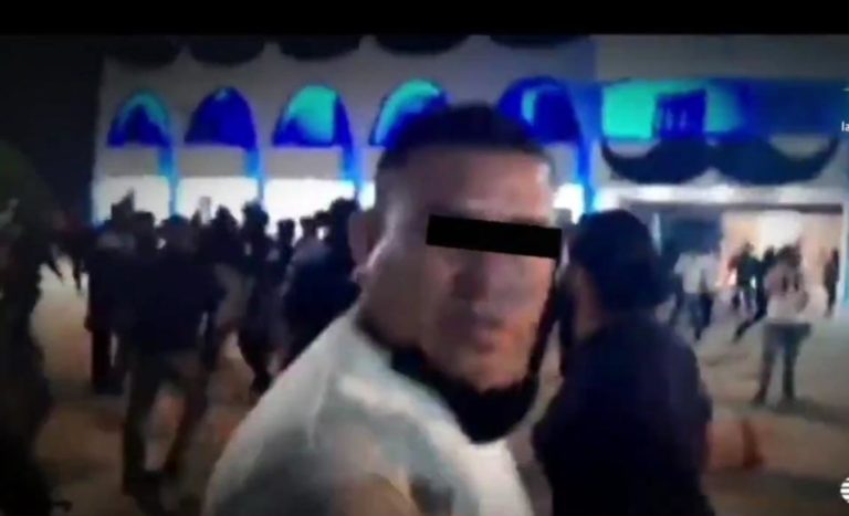 Identifican a un policía vestido de civil que disparó contra los manifestantes en Cancún