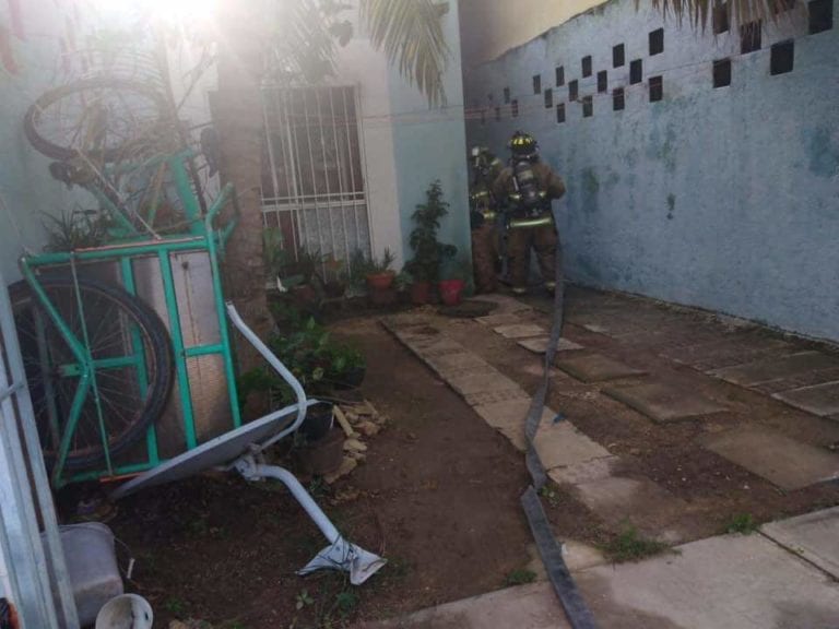 ¡Perdieron todo! se incendia casa en Playa del Carmen