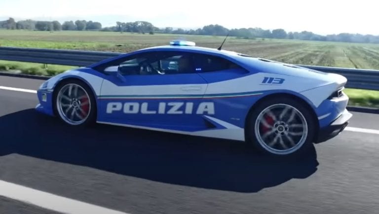 ¡Asombroso! Usan patrulla Lamborghini Huracan para transportar riñón en Italia y se viraliza
