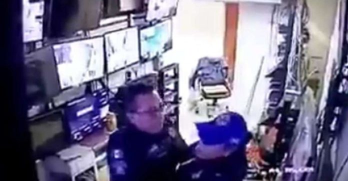 Suspenden a policías por tener sexo mientras estaban en su centro de trabajo: un hospital