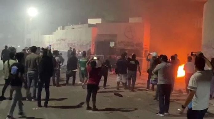 El gobernador de Quintana Roo, Carlos Joaquín González, afirmó hoy que grupos de anarquistas “pagados” generaron los destrozos en las manifestaciones de hoy en esta ciudad, en donde hombres incendiaron oficinas policiacas y de la Fiscalía General del Estado.