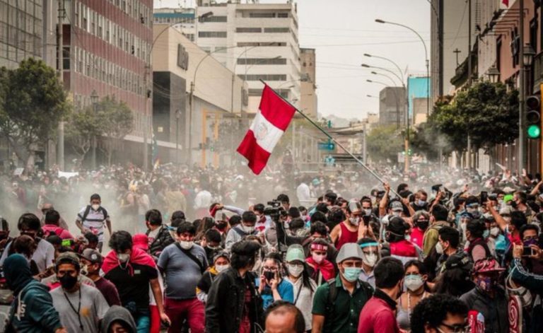 Dos persona han perdido la vida en Perú durante las manifestaciones contra su gobierno