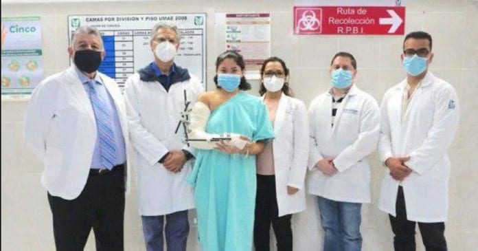 Cirujanos del IMSS reimplantan brazo
