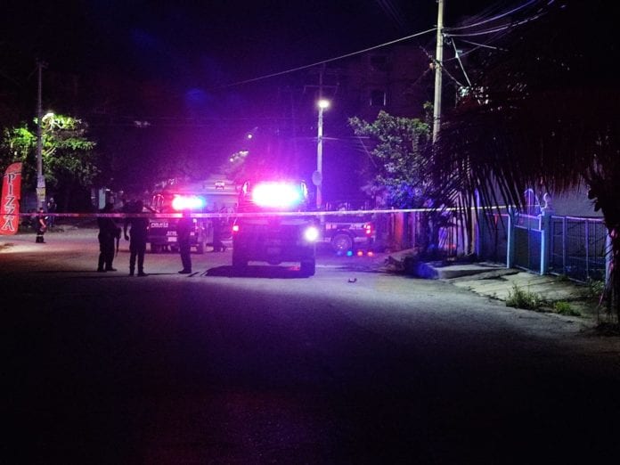 Una bolsa de basura que en su interior contenía presuntos restos humanos, fue hallada a las afueras de una tienda de abarrotes en el Fraccionamiento Corales.