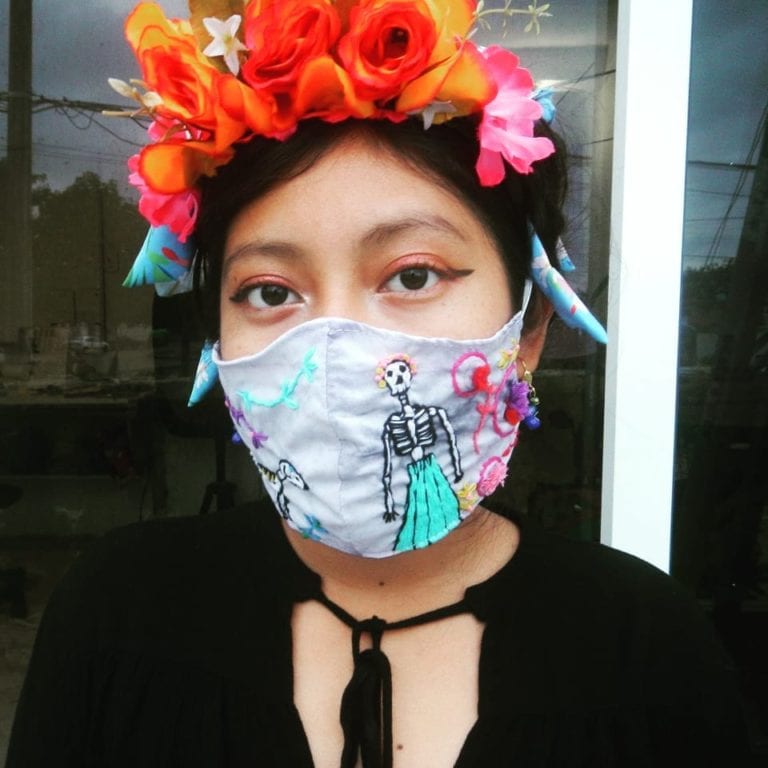 Con gran ingenio y creatividad, ciudadanos de Quintana Roo participaron en un concurso de Tomza, decorando cubrebocas con motivo de Día de Muertos, demostrando así que en México hay talento y mucho.