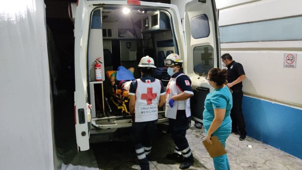 Hombre armado dispara en bar de Cancún; hay una mujer herida