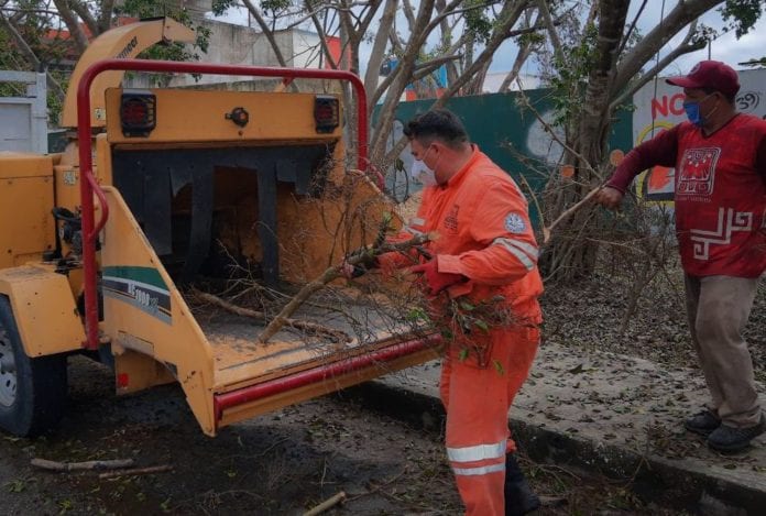 cuadrillas trabajan en tres turnos para concluir cuanto antes esta labor