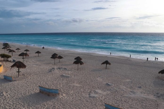 Para mantener a Cancún como uno de los destinos turísticos más importantes a nivel mundial que destaca por la calidad de sus playas, el gobierno municipal continúa con el trabajo coordinado con diversas dependencias lo que da como resultado arenales que permiten presentar al gigante turístico con su mejor rostro.
