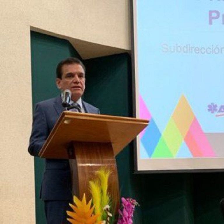 José Rogel Romero director de Hospital López Mateos de Toluca, ha sido apodado #LordVacunas por usar sus influencias para vacunar a su familia contra el Covid-19.