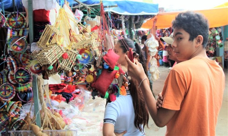 Con mucho optimismo y alivio, ven los locatarios del Mercado 28 la llegada del año 2021, pues aunque todavía sus ventas están flojas, de manera paulatina aumentan, después de cuatro meses de ser obligados a permanecer cerrados.