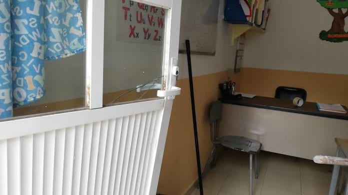 Desde que arrancó el actual ciclo escolar, hace cuatro meses, autoridades han contabilizado 75 escuelas de nivel básico víctimas de vandalismo, varias de ellas en más de una ocasión, confirmó Luz María Abuxapqui González, subsecretaria de Educación Básica.