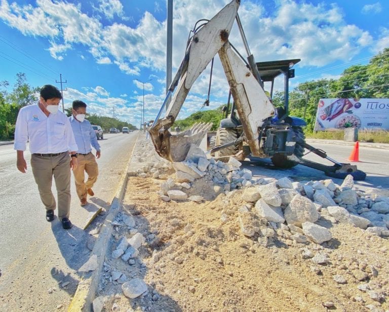 El presidente municipal de Tulum, Víctor Mas Tah, supervisó las obras que se realizan en las avenidas Cobá, Tulum y el acceso a la zona arqueológica, así como sobre la avenida principal de la localidad de Cobá, como resultado de sus gestiones con una inversión de 7 millones 803 mil 98 pesos de aportaciones del Derecho de uso de la Zona Arqueológica (DUZA 2020).
