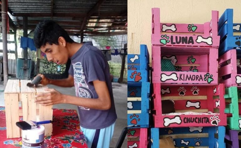 Este joven con discapacidad se ha viralizado en las redes luego de que se diera a conocer que fabrica camas para perritos. Conócelo