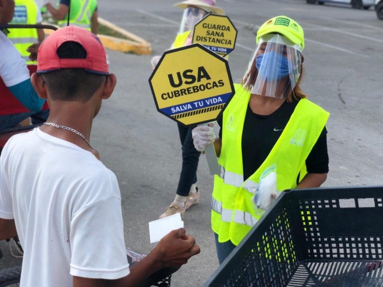 Hace una semana, Chetumal albergaba 9 de las 10 colonias con más casos activos de Covid-19 en el estado y ahora, aunque sigue siendo la ciudad con más número de casos activos de Quintana Roo, redujo al número de colonias en el ranking estatal.