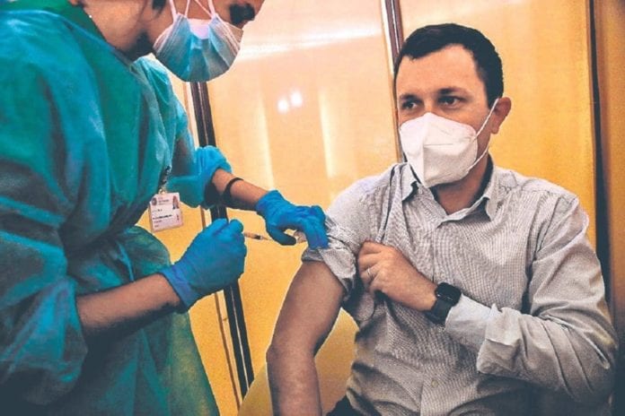 La Secretaría de Salud Estatal, informó que hasta las 13 horas de este 29 de diciembre, se han notificado 2 mil 17 defunciones y 15 mil 756 casos positivos de Covid-19 en Quintana Roo.