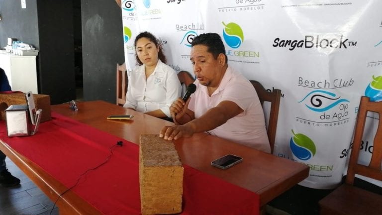 Presentan block hecho con sargazo y plástico reciclado de las playas de Cancún