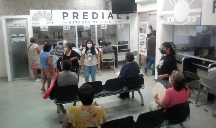 En esta primera etapa del cobro adelantado del impuesto predial, el Ayuntamiento de Benito Juárez ha recaudado cerca de 340 millones de pesos, de 95 mil contribuyentes que han optado por aprovechar el actual programa de descuentos, informó Yuri Salazar Ceballos, director de Ingresos.