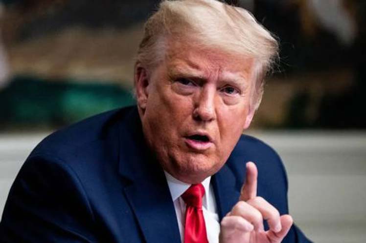 Tras cinco días de negarse a firmar, el presidente saliente de Estados Unidos, Donald Trump, firmó hoy un nuevo plan de estímulo a la economía estadounidense equivalente a 900 mil millones de dólares.